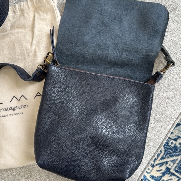 New! Calma Pebbled Leather Navy Crossbody Bag - Picture 3 of 9